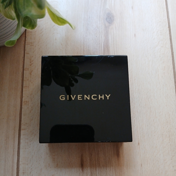 NWT Givenchy Rose Gold Bracelet & Rose Gold Earrings In Black Givenchy Box - Picture 1 of 5